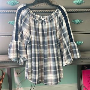 Trendy cute top! 3/4 length sleeves!